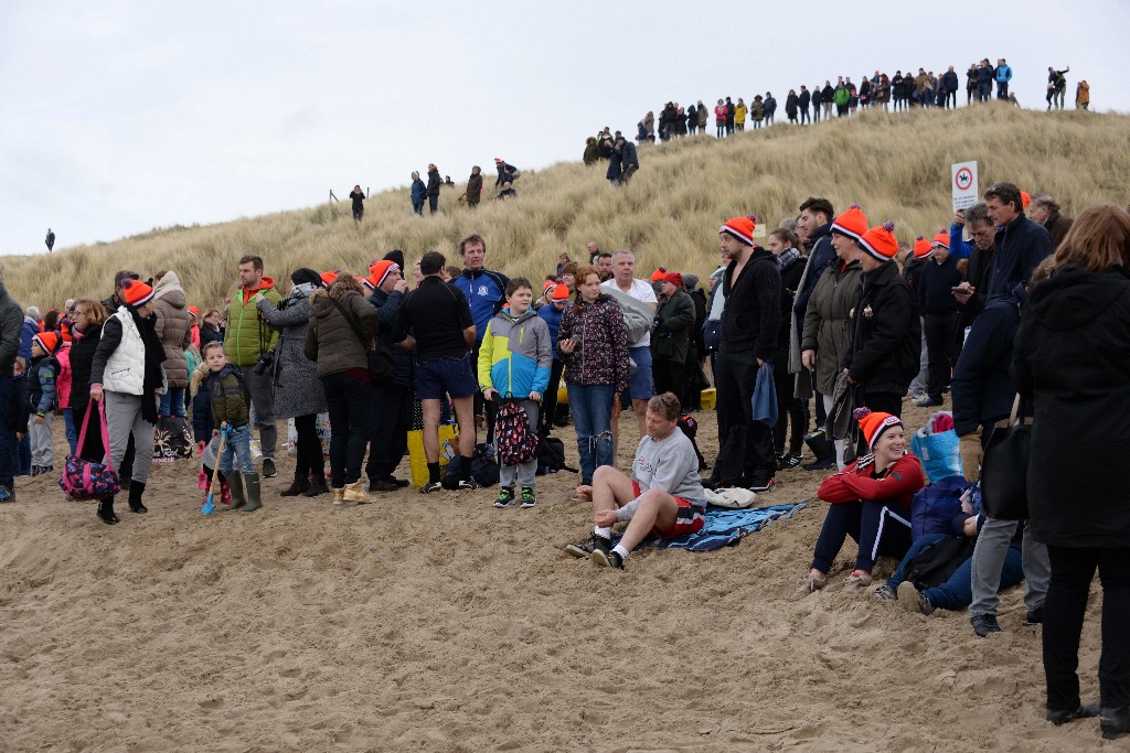 ../Images/Nieuwjaarsduik Nederzandt 2018 001.jpg